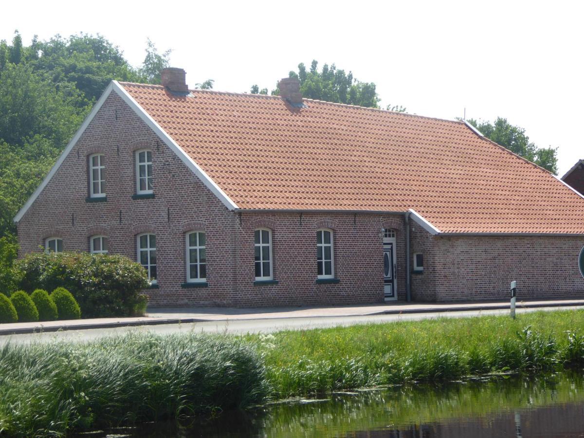 Ferienwohnung Elise Im Gulfhof Am Kanal Grossefehn Exterior foto